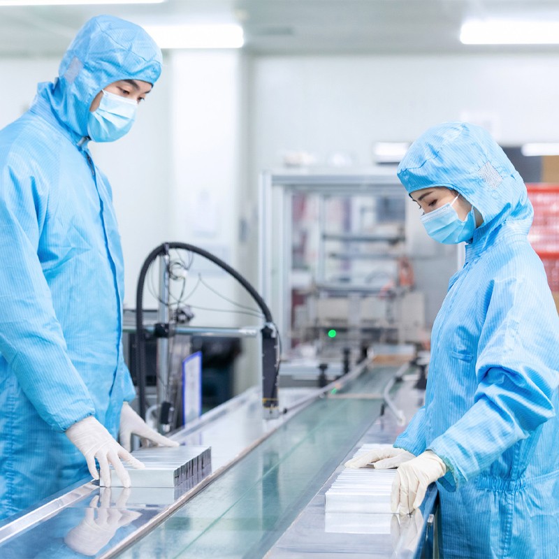 攝圖網_501645386_banner_工廠生產線工人（企業商用）